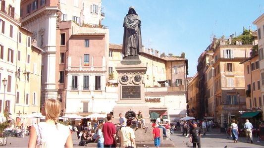 campo-dei-fiori-roma | 20 curiosidades sobre Roma | romalifetoday.com